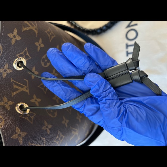 Louis Vuitton Néonoé Noir MM - Picture 10 of 15